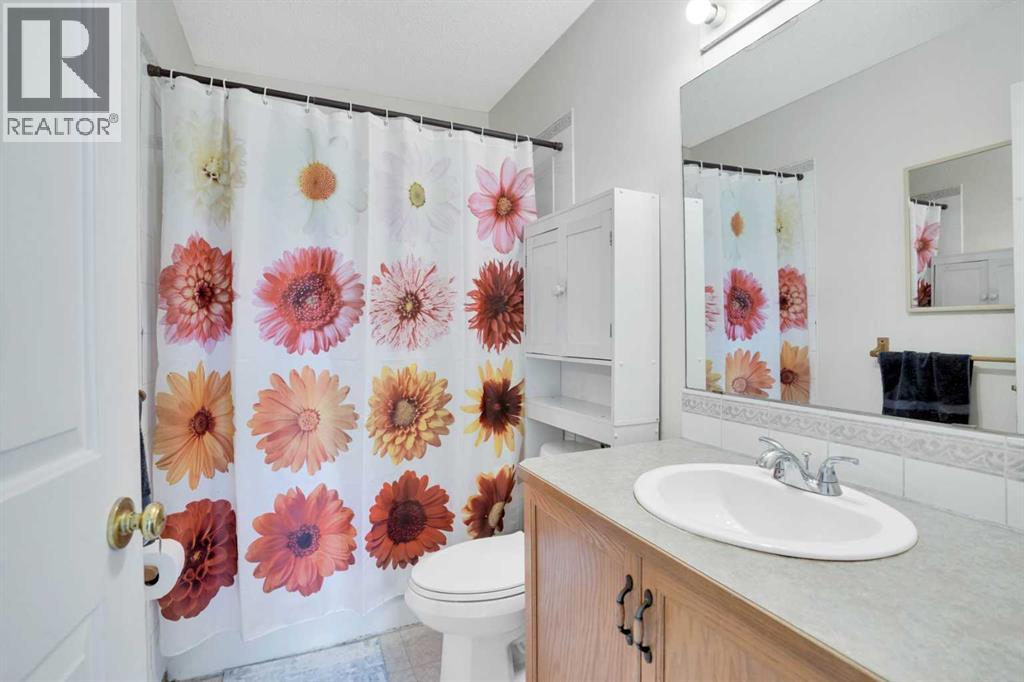 Single Family House for Sale in  Martin Crossing Manor NE Martindale Calgary 