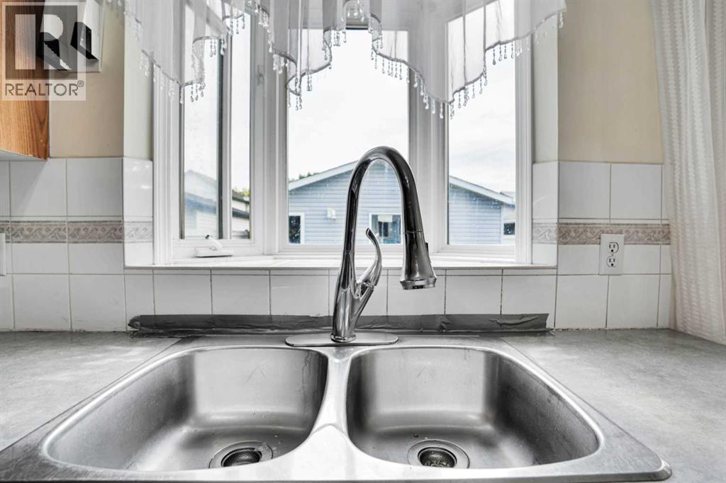 Single Family House for Sale in  Martin Crossing Manor NE Martindale Calgary 