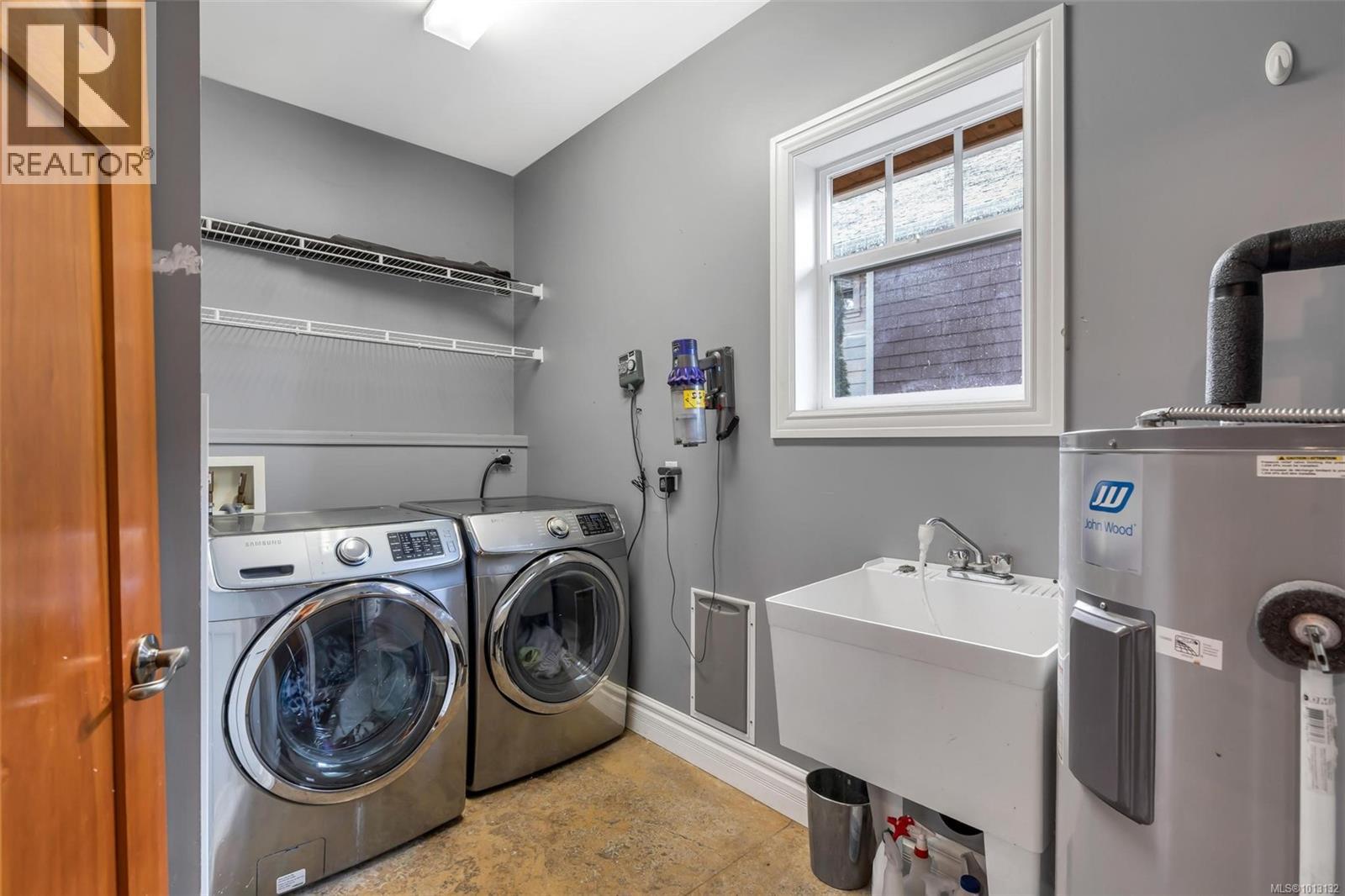  411 Conway Road, Saanich
