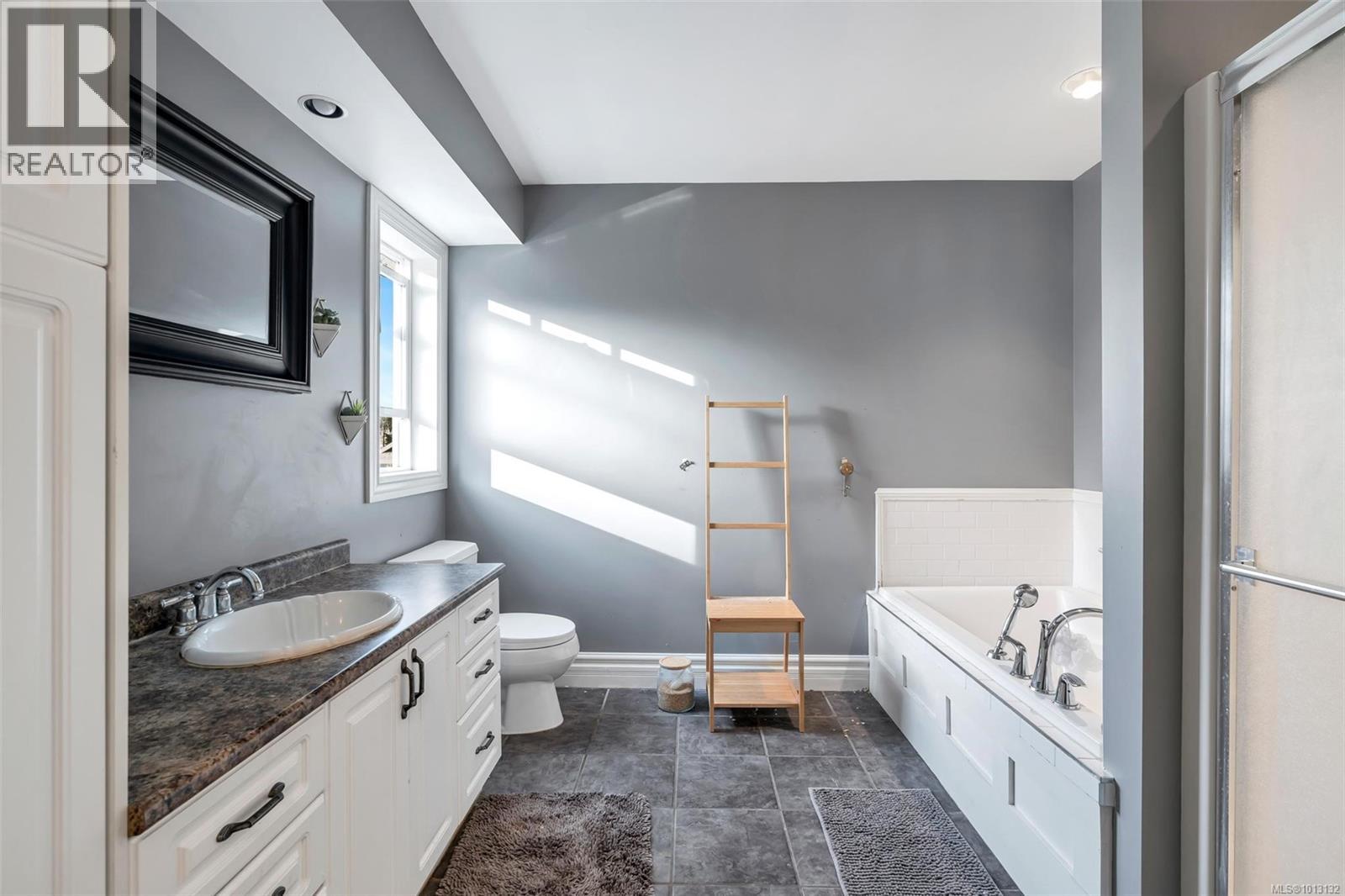  411 Conway Road, Saanich