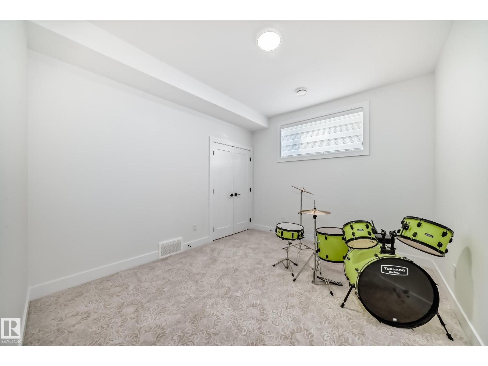 2747 WHEATON DR NW, Edmonton