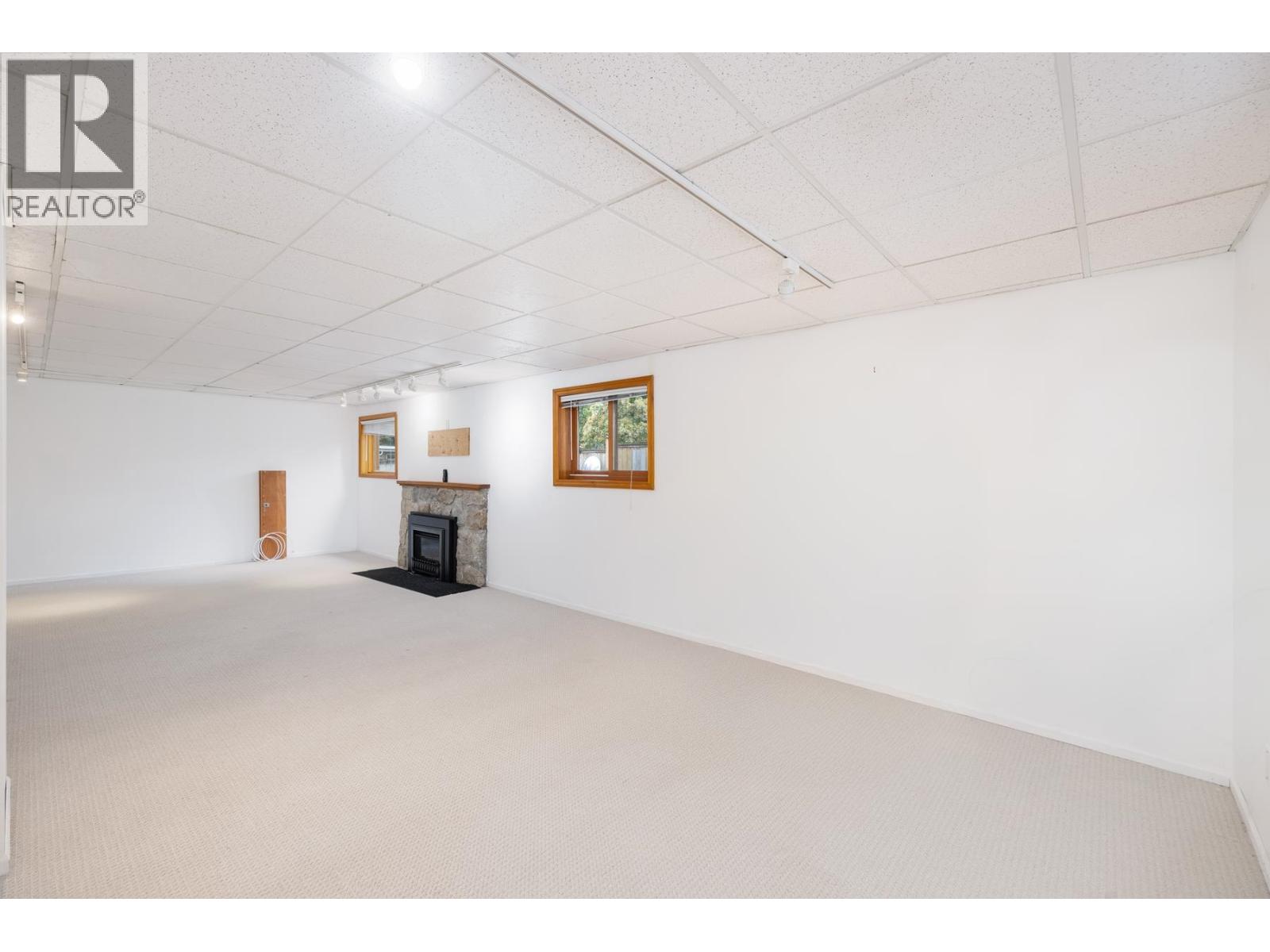 1561 MERLYNN CRESCENT, North Vancouver
