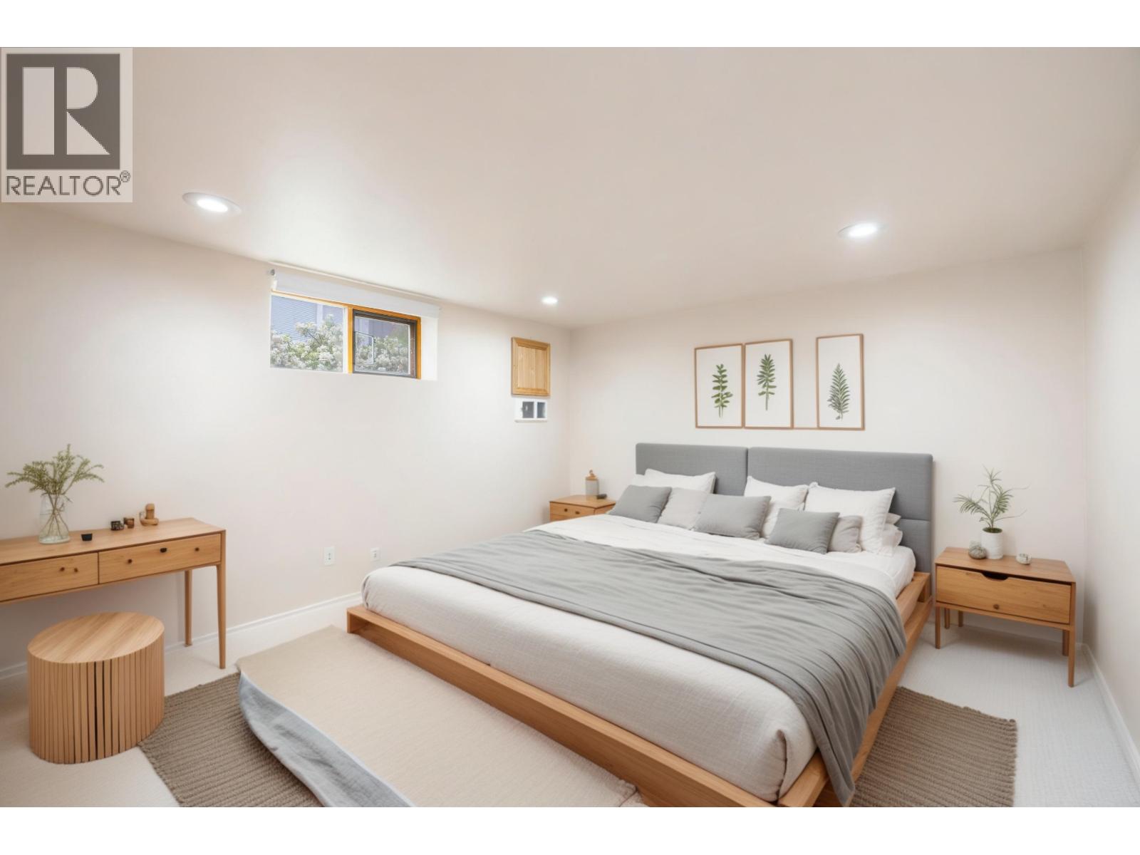 1561 MERLYNN CRESCENT, North Vancouver