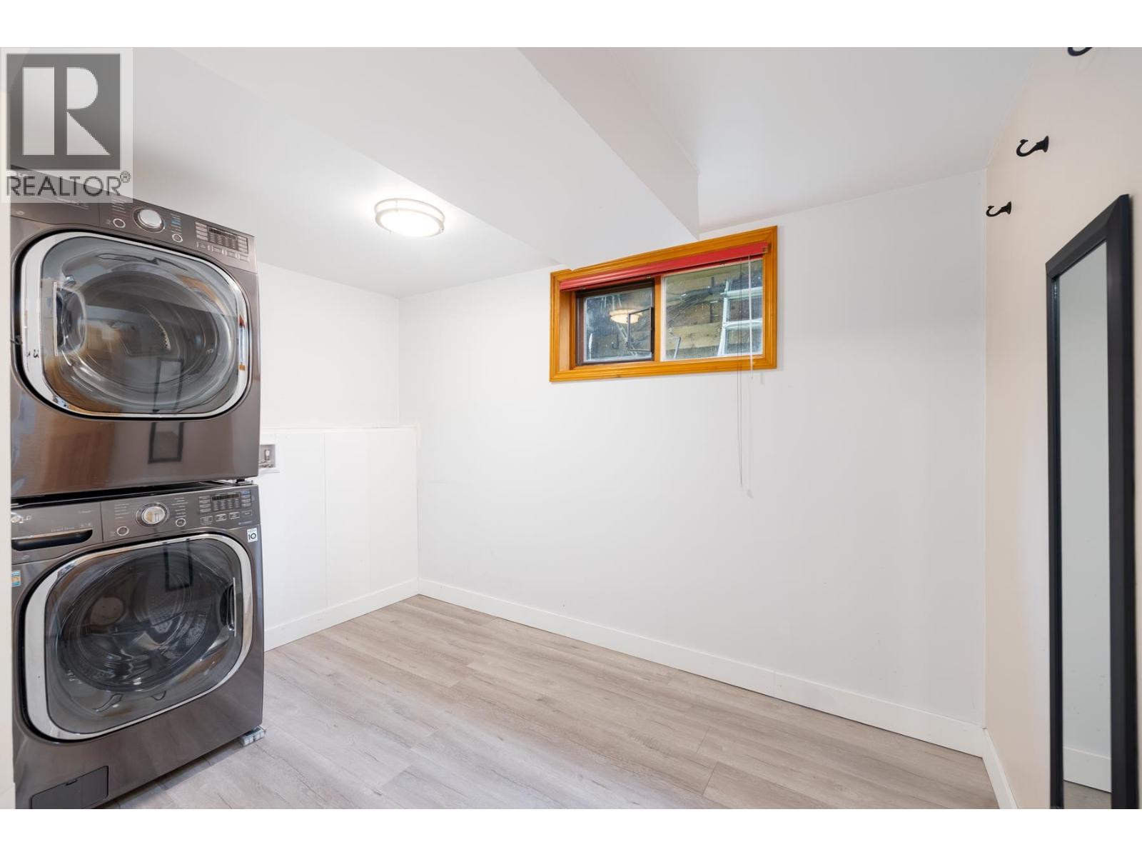 1561 MERLYNN CRESCENT, North Vancouver