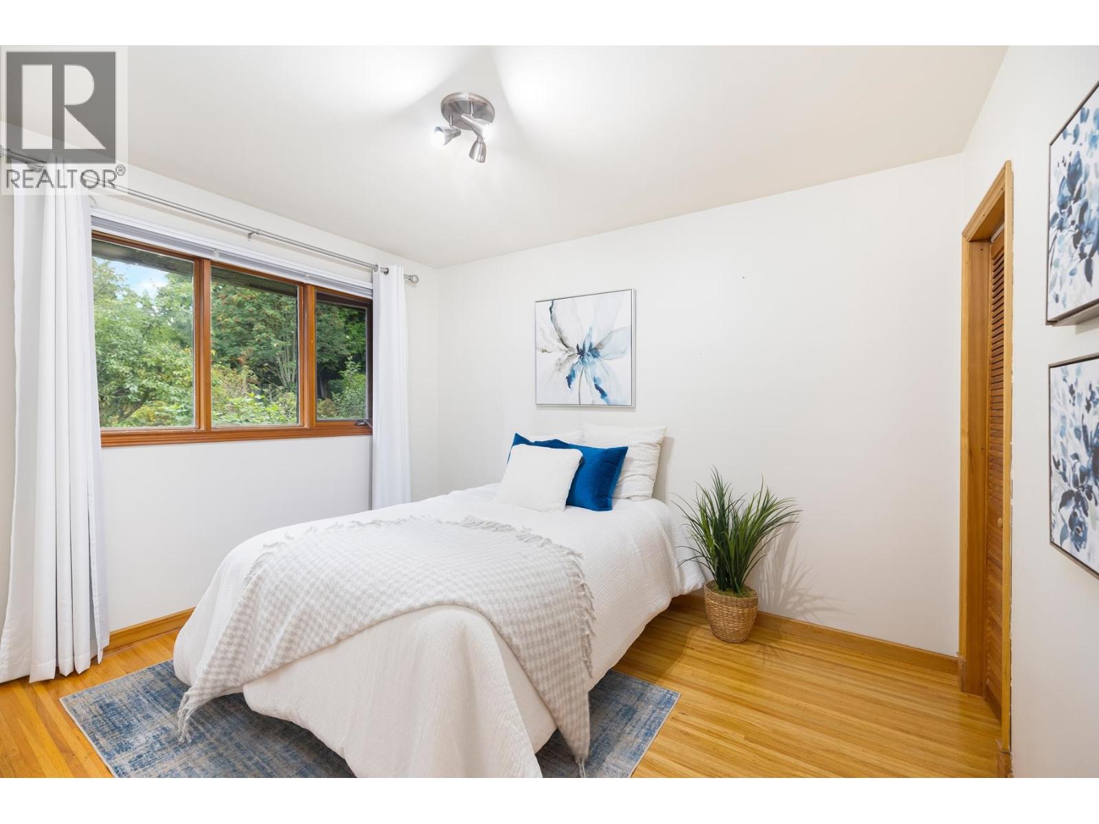 1561 MERLYNN CRESCENT, North Vancouver