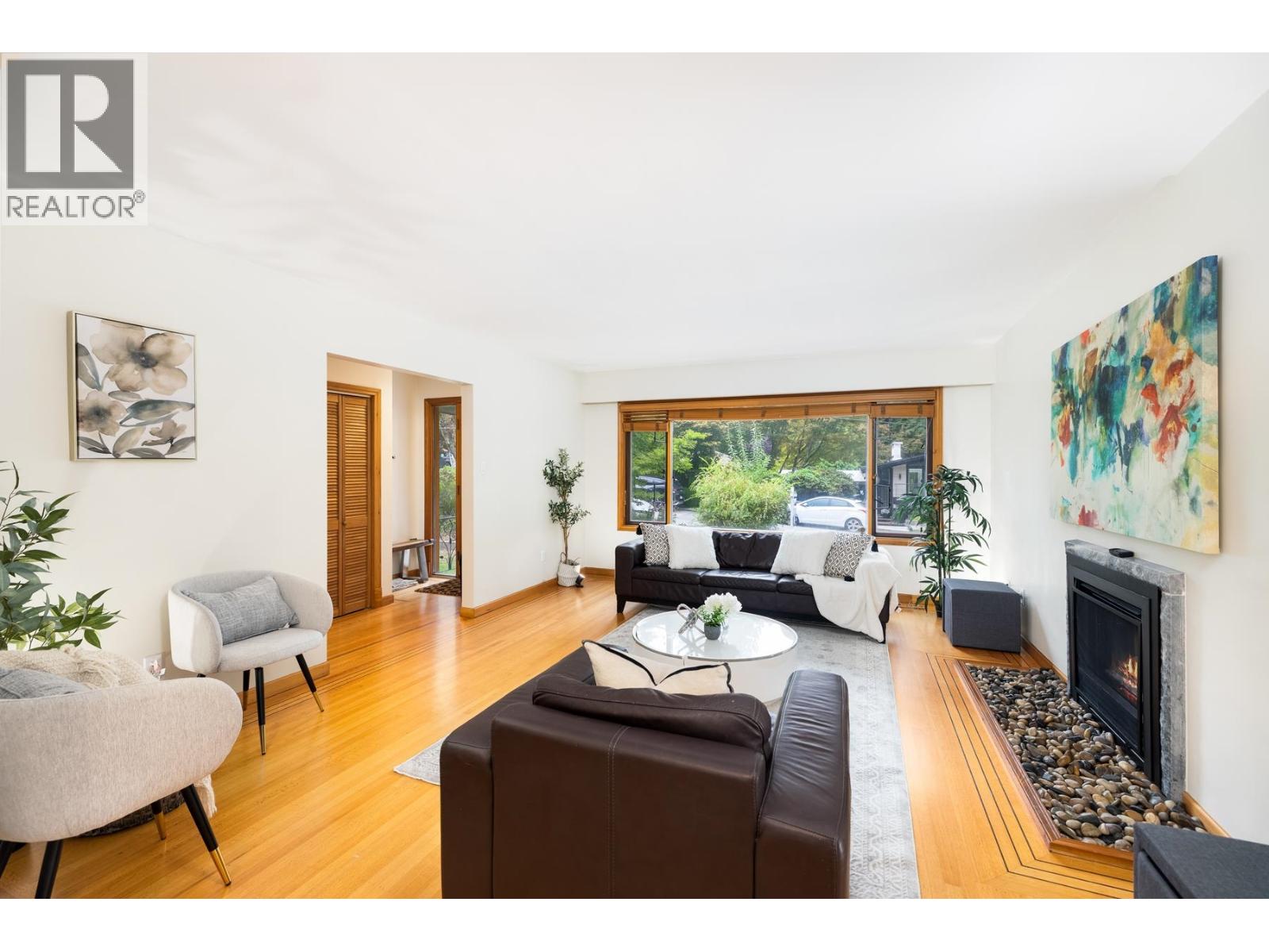 1561 MERLYNN CRESCENT, North Vancouver