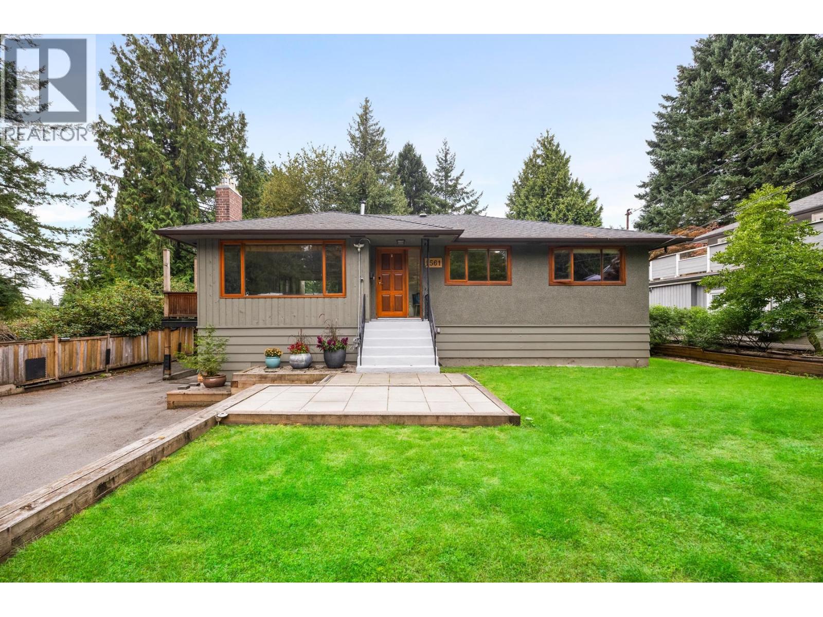 1561 MERLYNN CRESCENT, North Vancouver