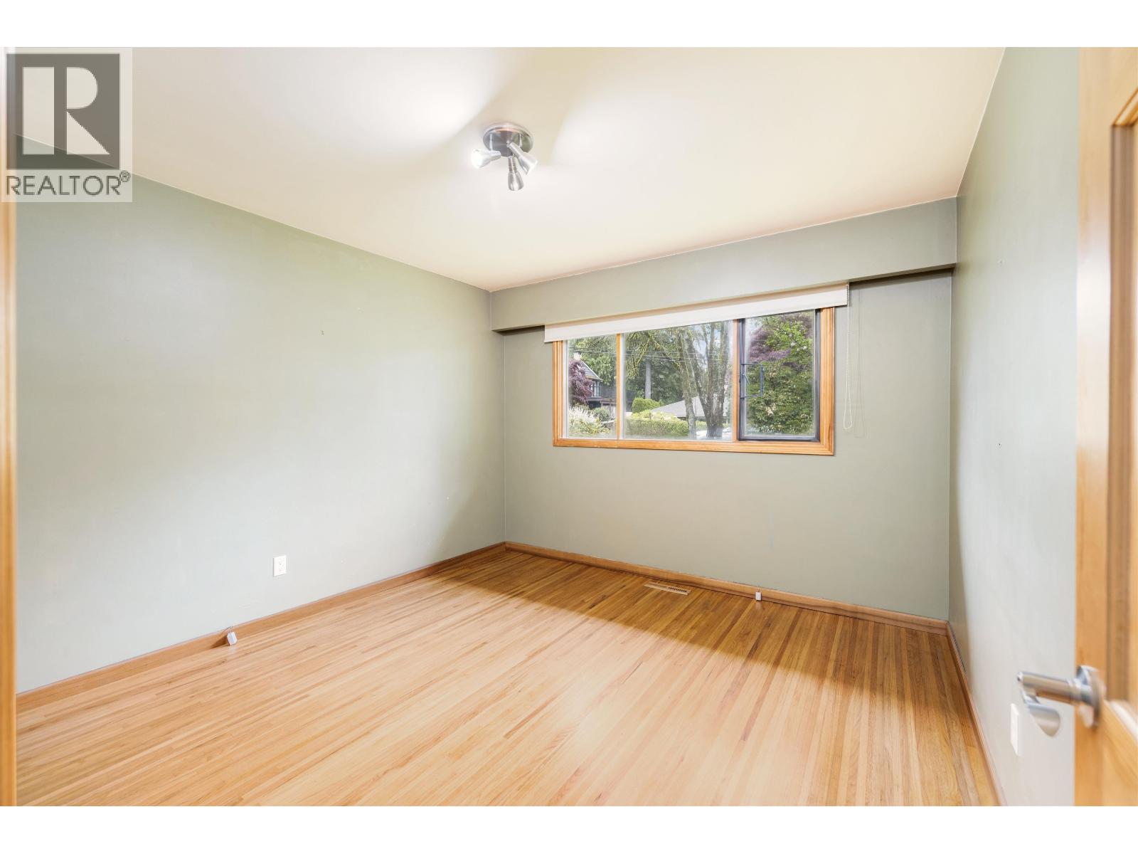 1561 MERLYNN CRESCENT, North Vancouver