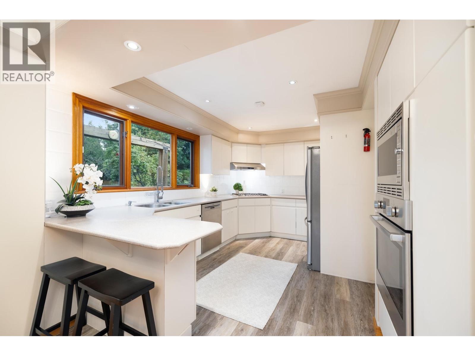 1561 MERLYNN CRESCENT, North Vancouver