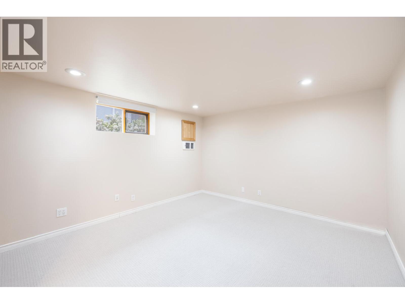 1561 MERLYNN CRESCENT, North Vancouver