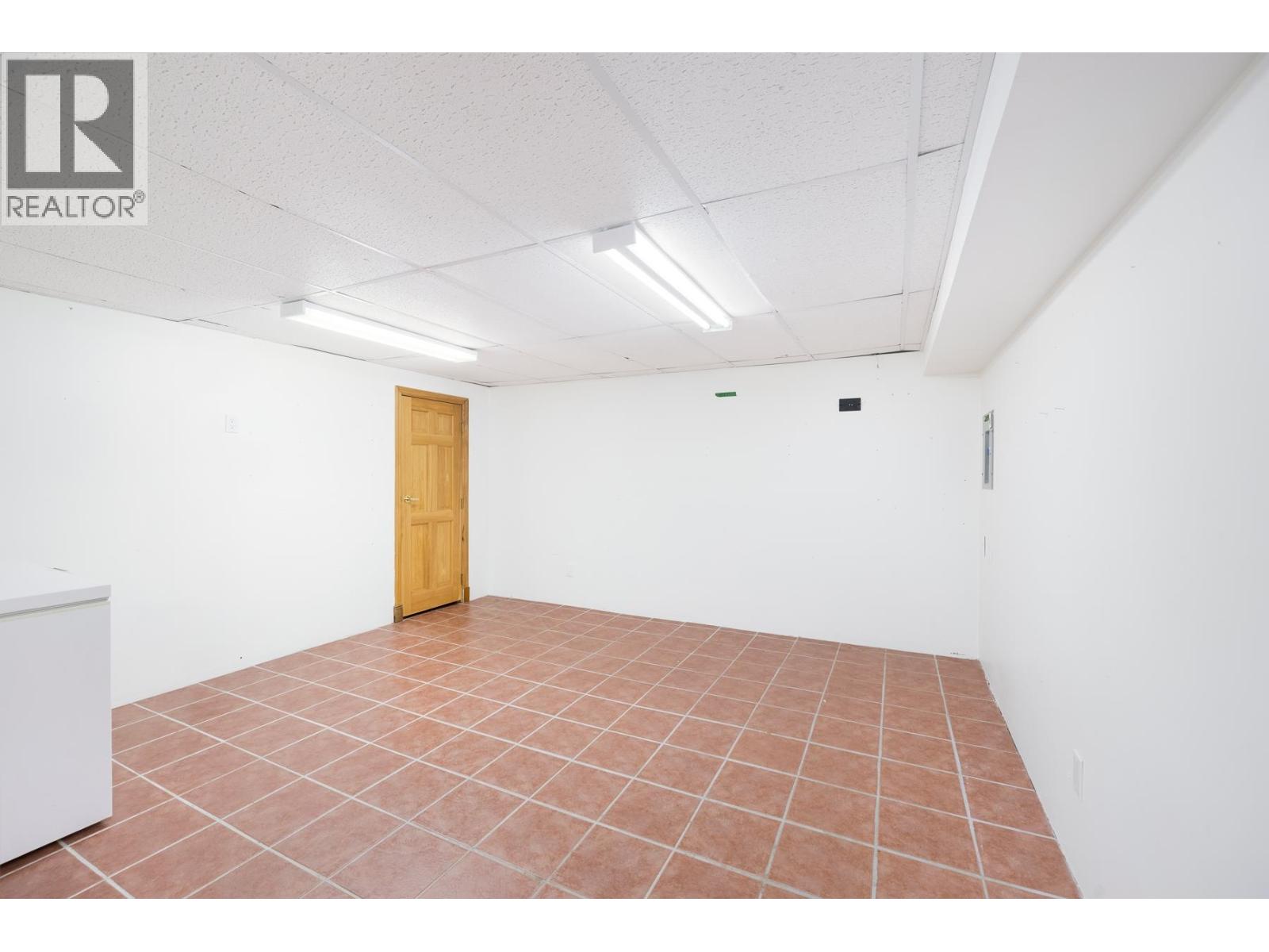 1561 MERLYNN CRESCENT, North Vancouver