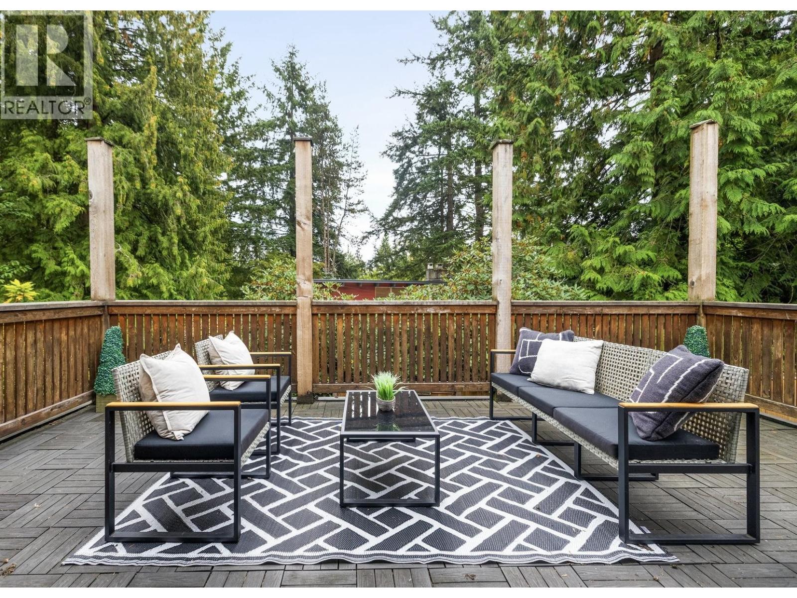 1561 MERLYNN CRESCENT, North Vancouver