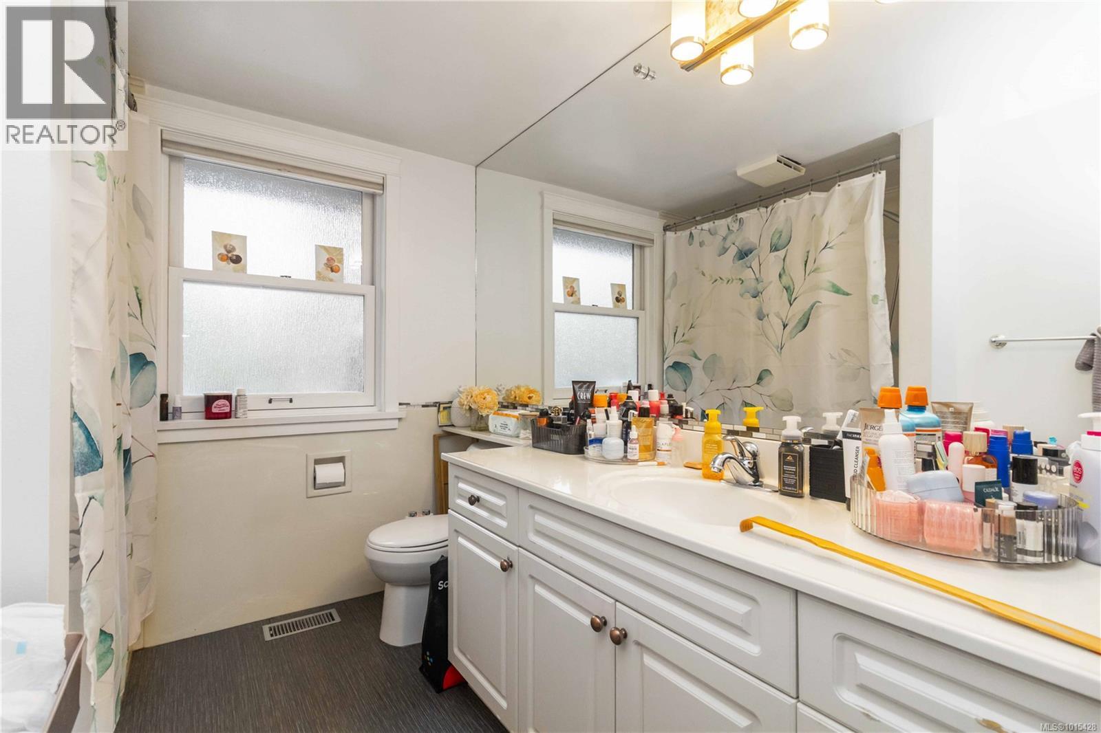  1812 El Sereno Drive, Saanich