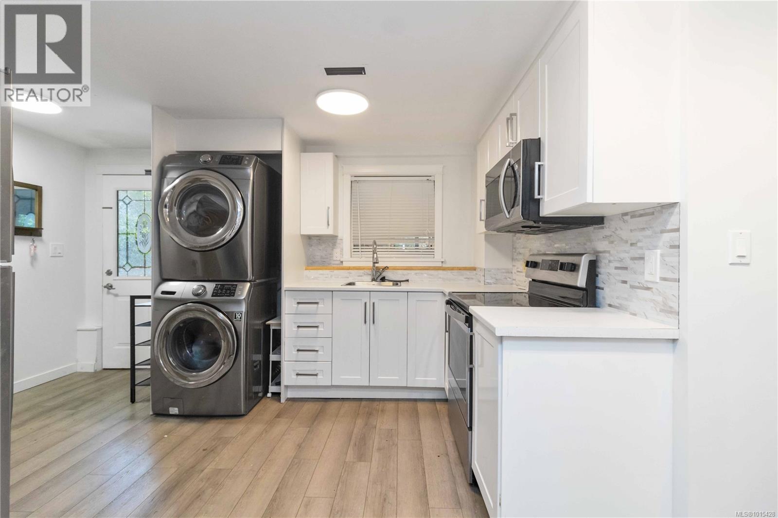  1812 El Sereno Drive, Saanich