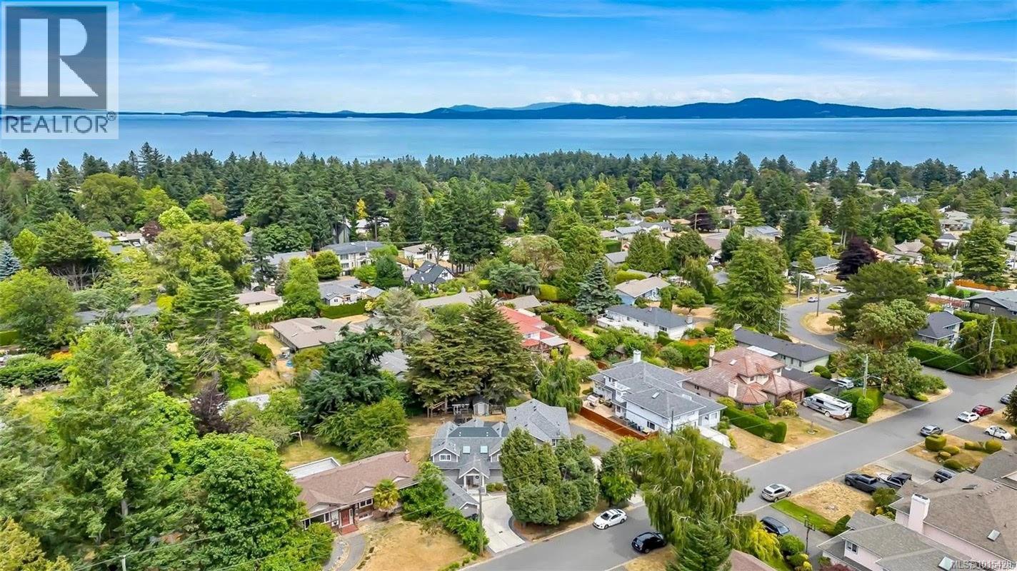  1812 El Sereno Drive, Saanich