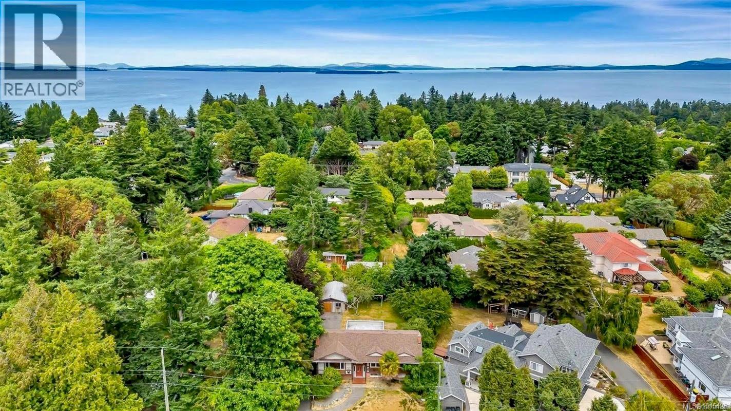  1812 El Sereno Drive, Saanich