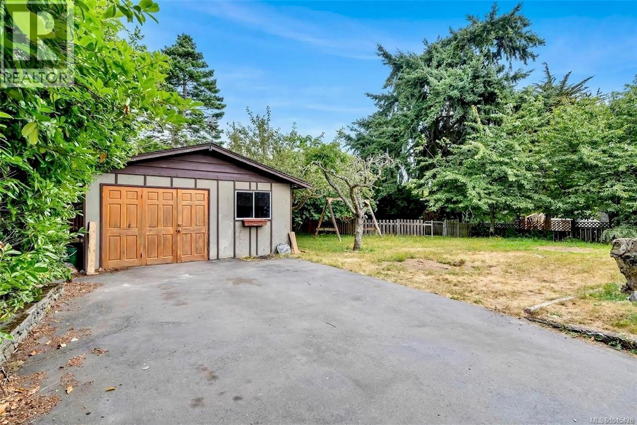  1812 El Sereno Drive, Saanich