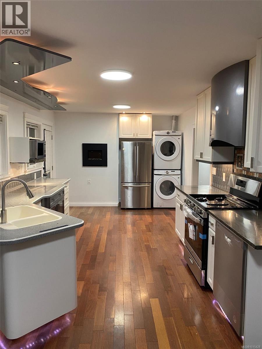  1812 El Sereno Drive, Saanich