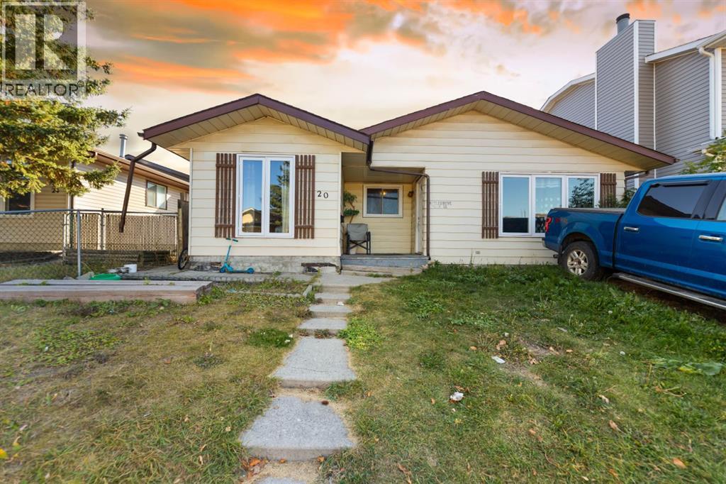 Single Family House 3 Level for Sale in  Castlegrove Way NE Castleridge Calgary 
