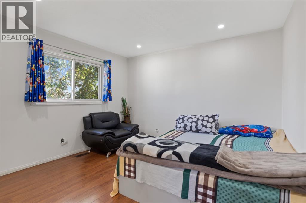 Single Family House 3 Level for Sale in  Castlegrove Way NE Castleridge Calgary 