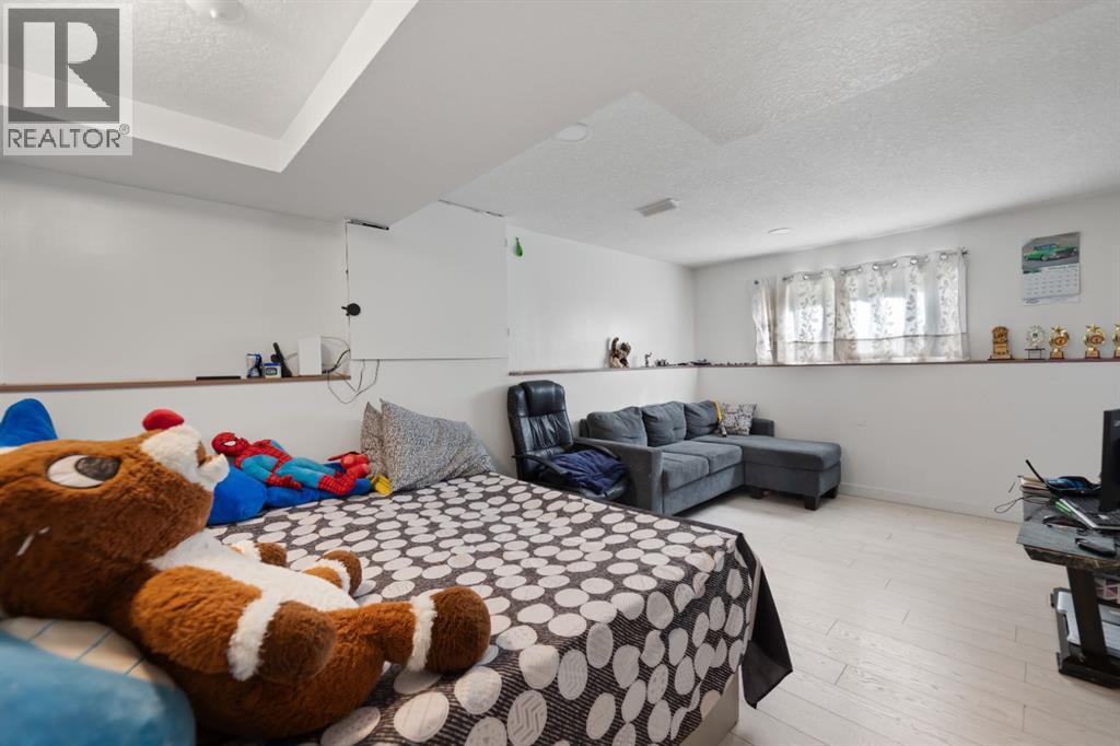 Single Family House 3 Level for Sale in  Castlegrove Way NE Castleridge Calgary 