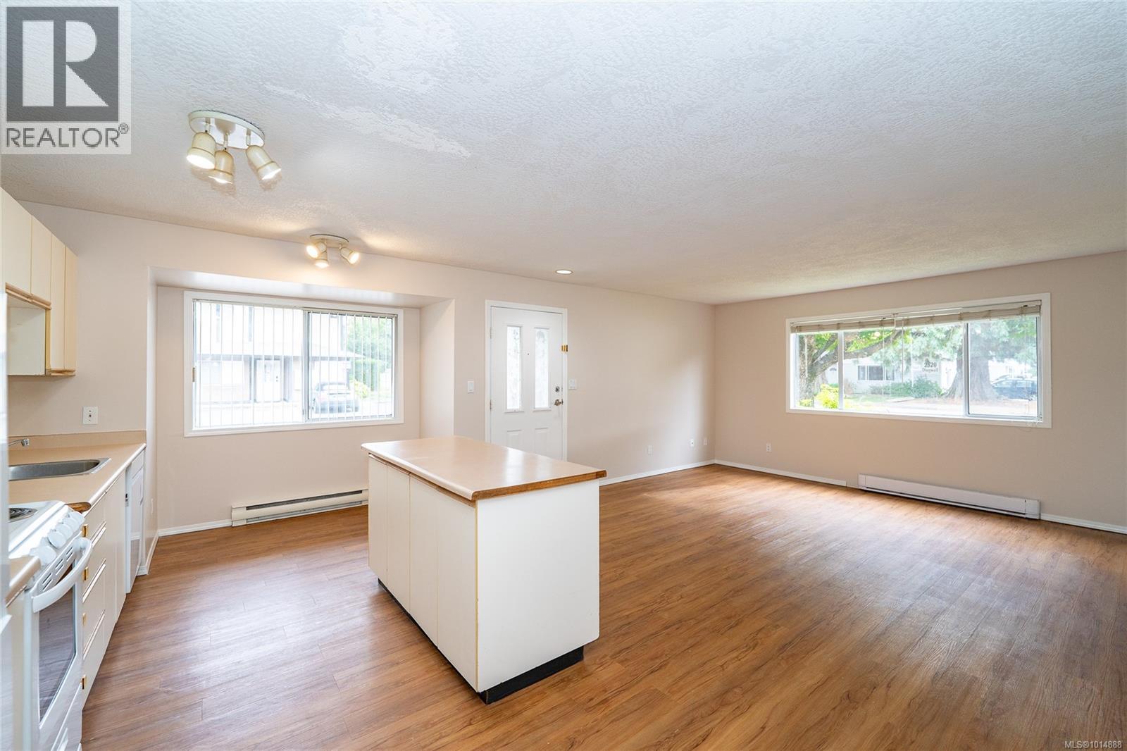 102 2525 Dingwall St, Duncan