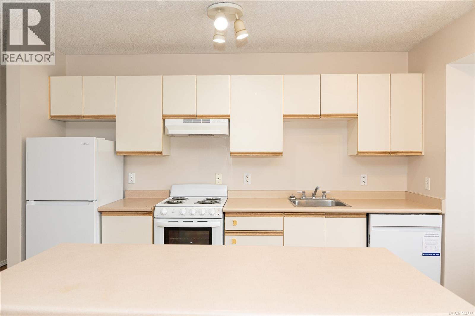 102 2525 Dingwall St, Duncan