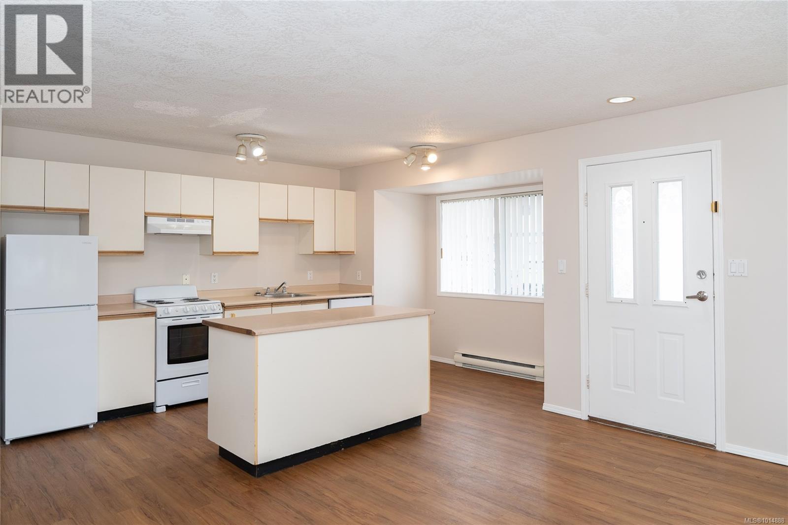 102 2525 Dingwall St, Duncan