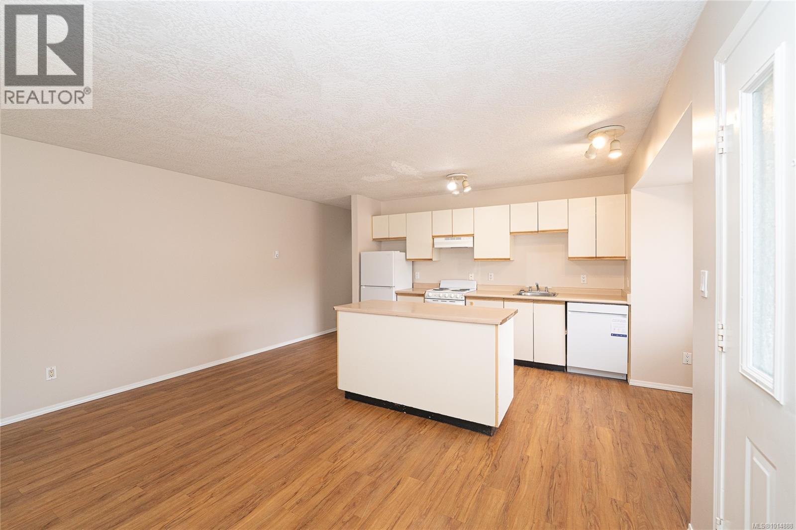 102 2525 Dingwall St, Duncan