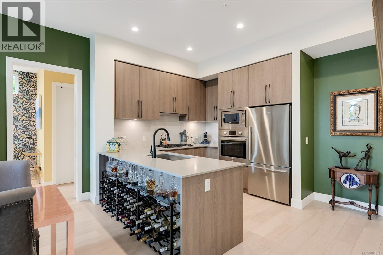 107 1216 Carlisle Ave, Esquimalt