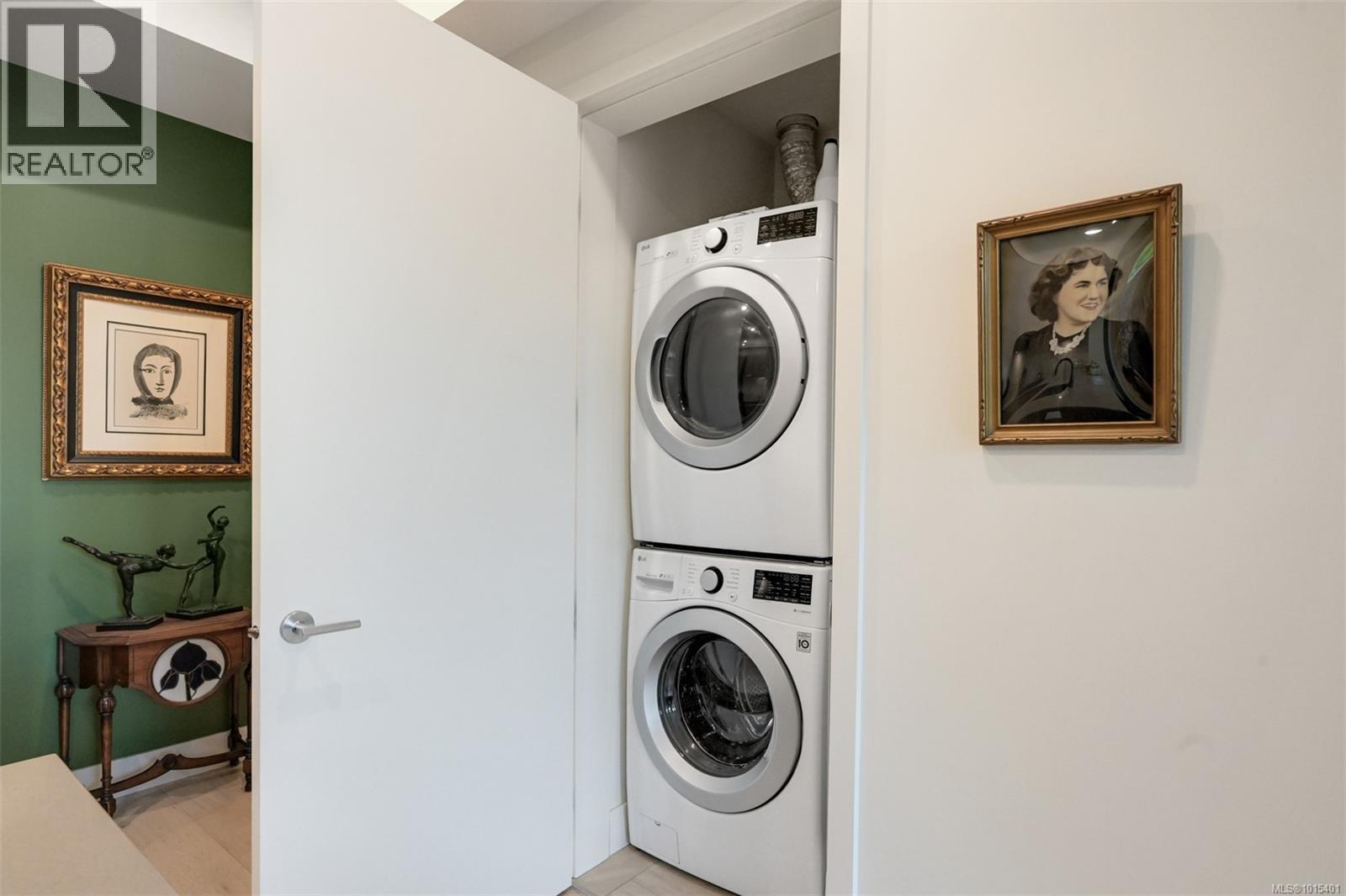 107 1216 Carlisle Ave, Esquimalt