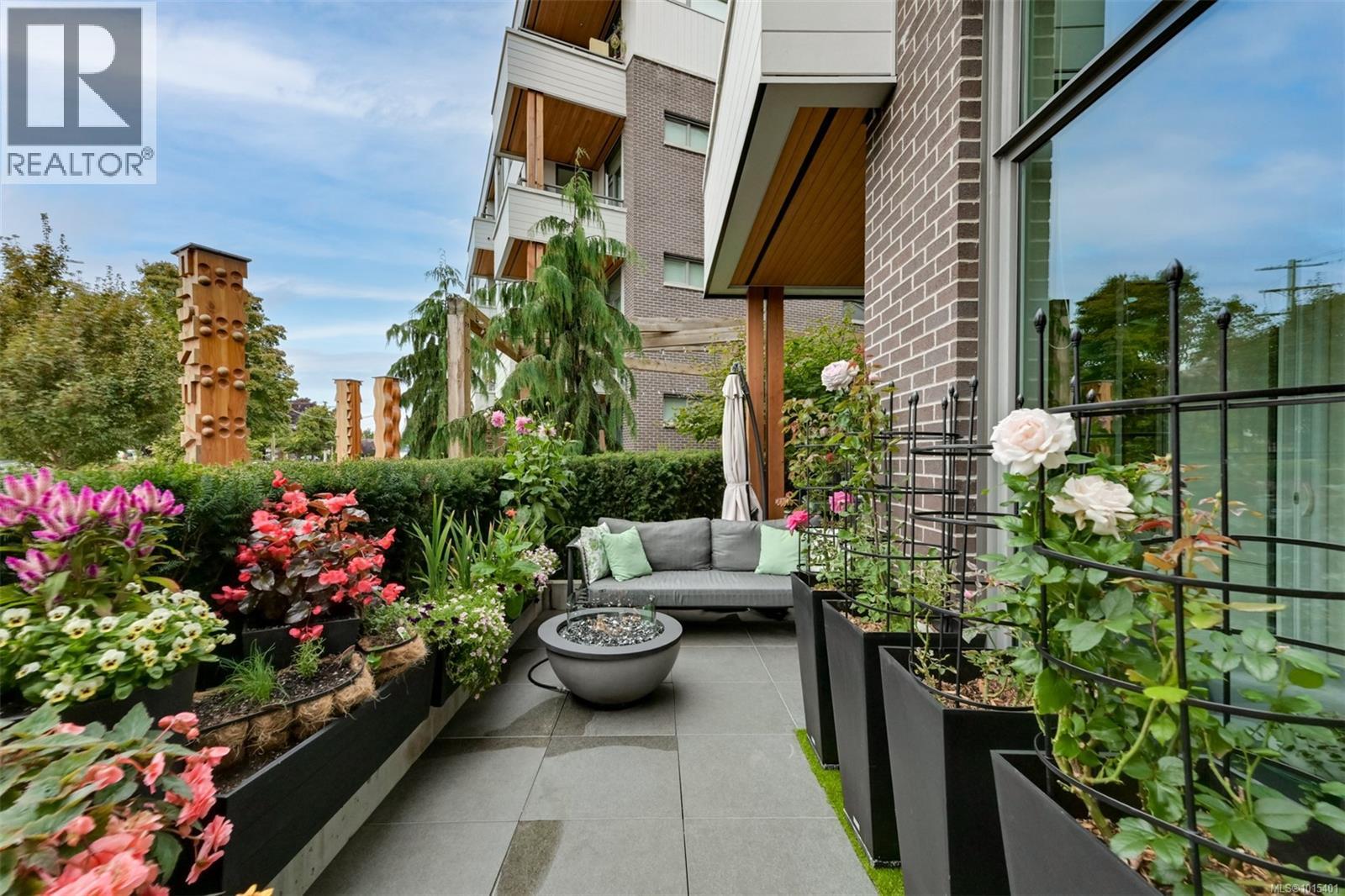107 1216 Carlisle Ave, Esquimalt