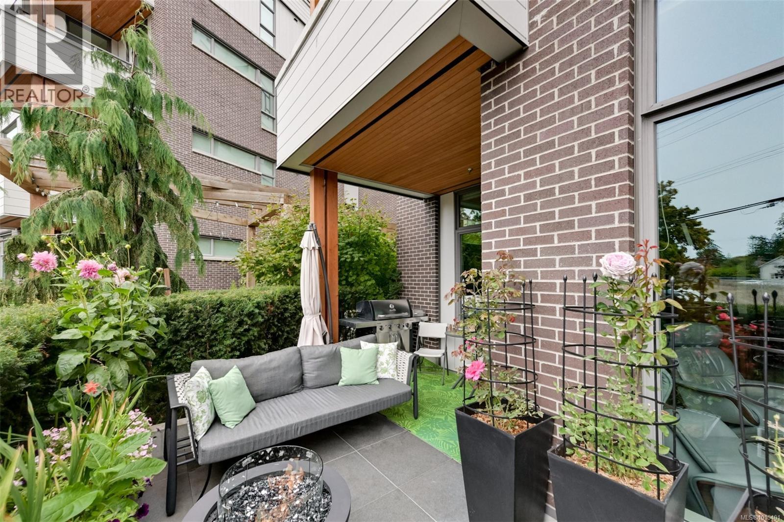 107 1216 Carlisle Ave, Esquimalt
