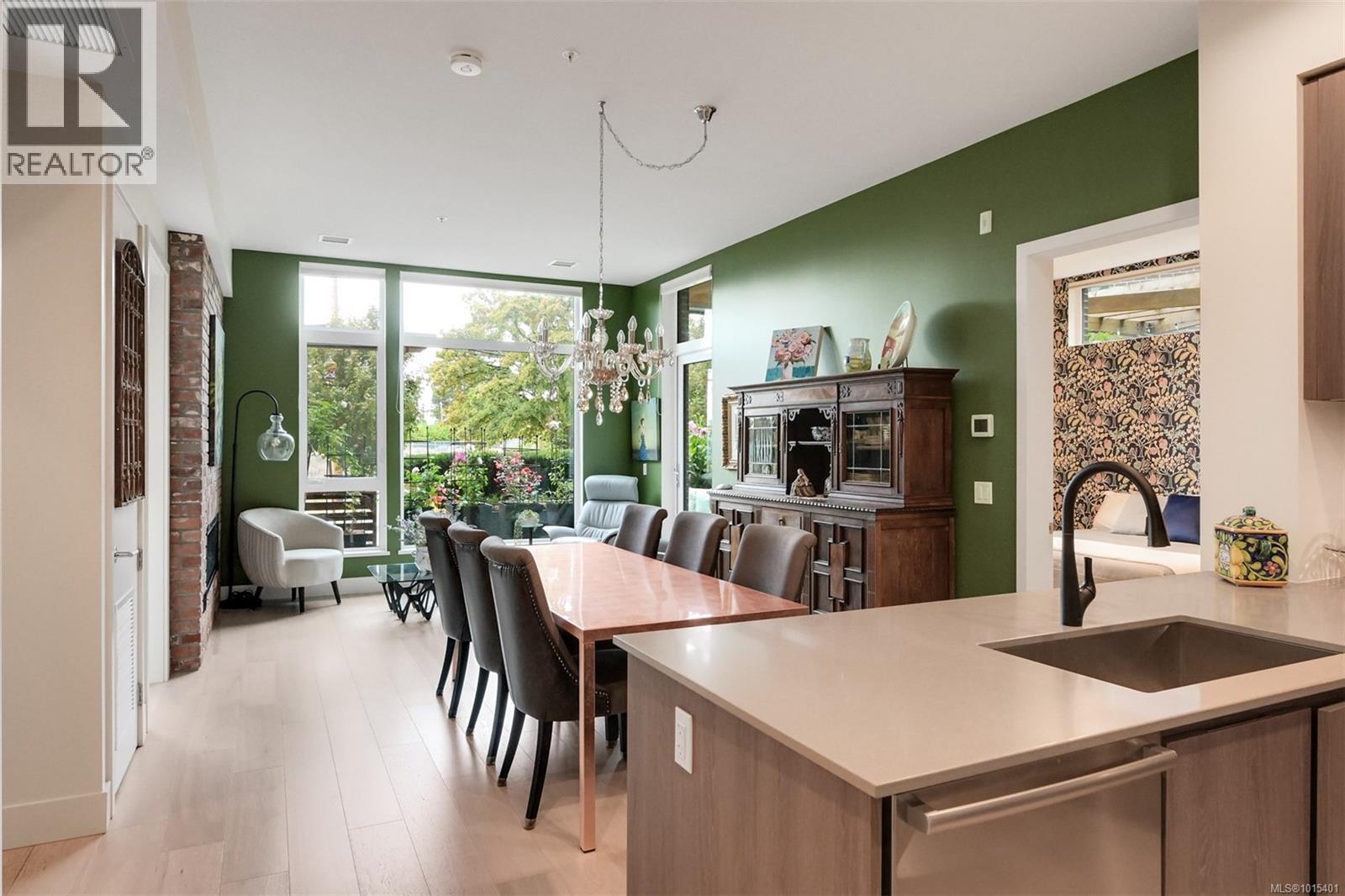 107 1216 Carlisle Ave, Esquimalt