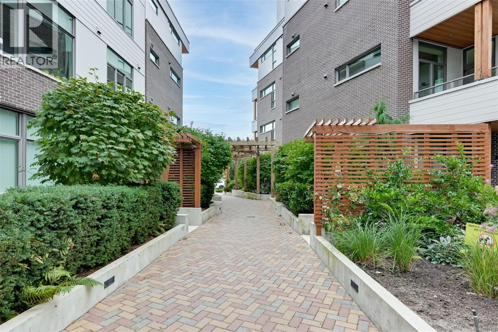 107 1216 Carlisle Ave, Esquimalt