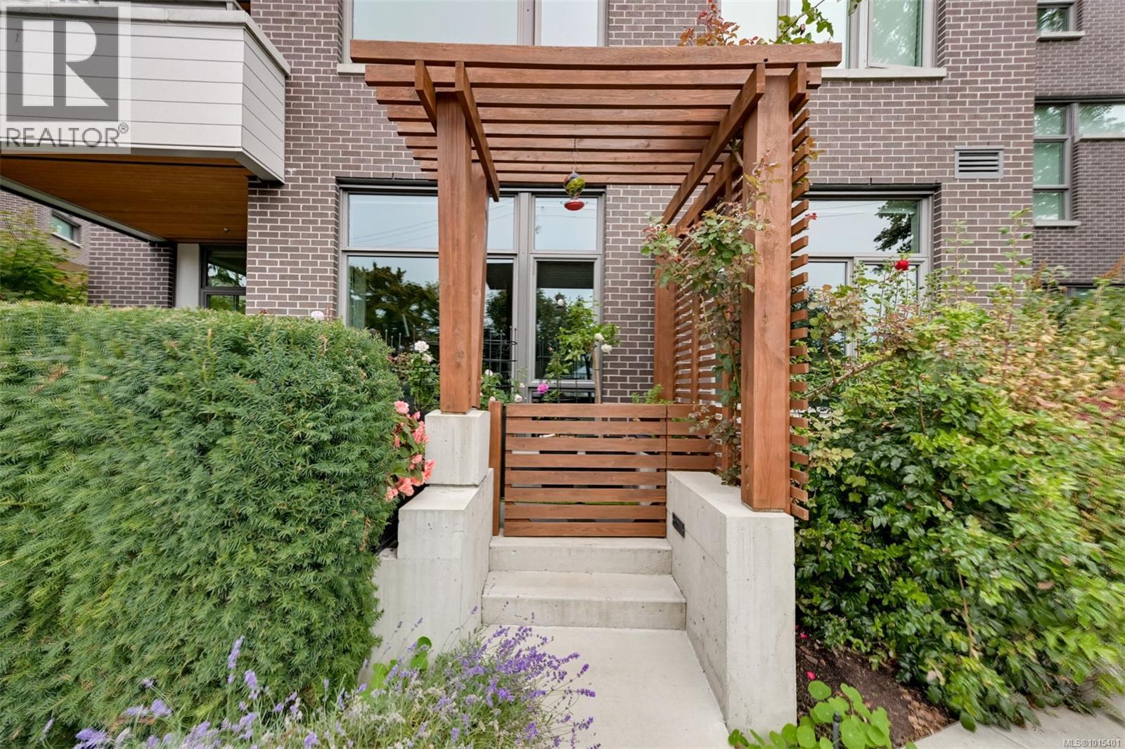 107 1216 Carlisle Ave, Esquimalt