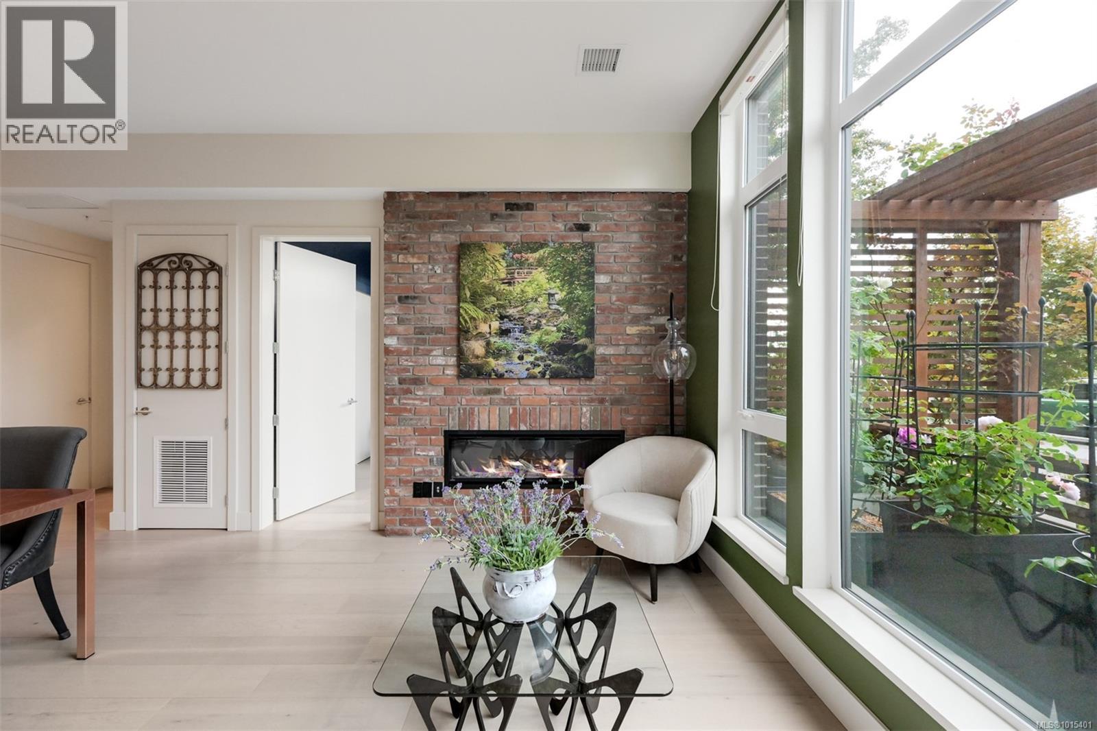 107 1216 Carlisle Ave, Esquimalt