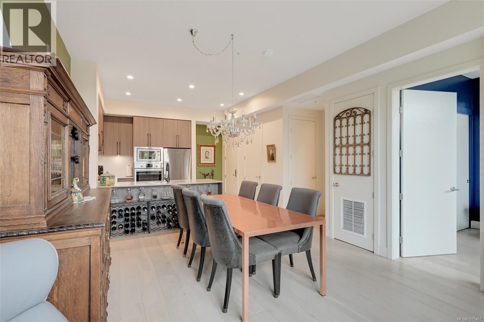 107 1216 Carlisle Ave, Esquimalt