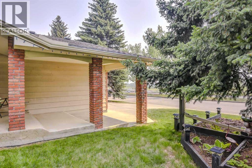 Single Family House for Sale in  Lake Simcoe Close SE Lake Bonavista Calgary 