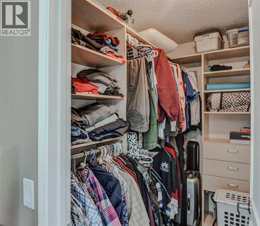 Single Family House for Sale in  Lake Simcoe Close SE Lake Bonavista Calgary 