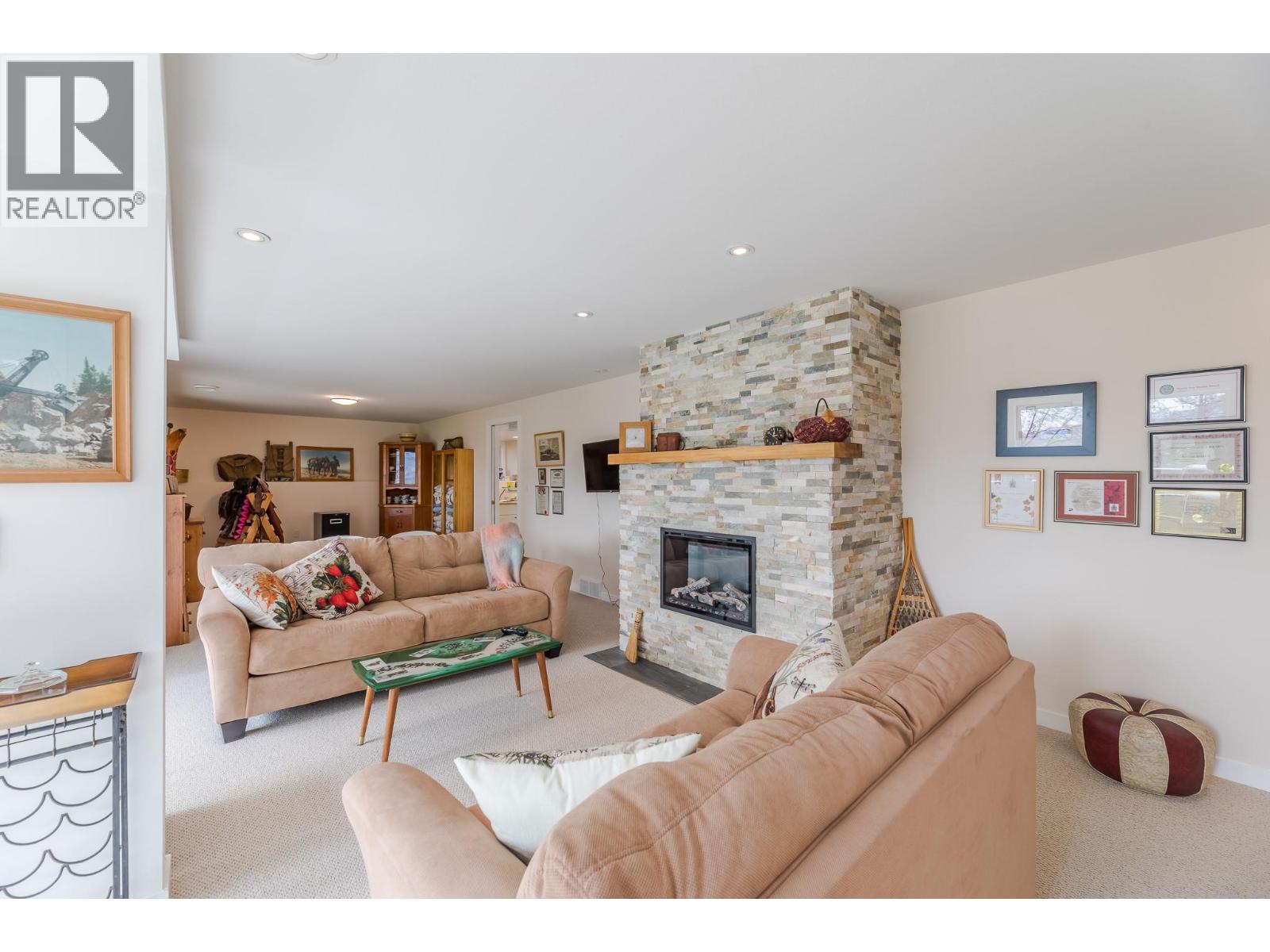 101 Knippelberg Road, Oliver
