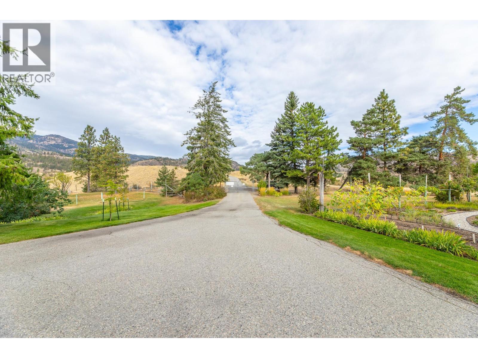 101 Knippelberg Road, Oliver