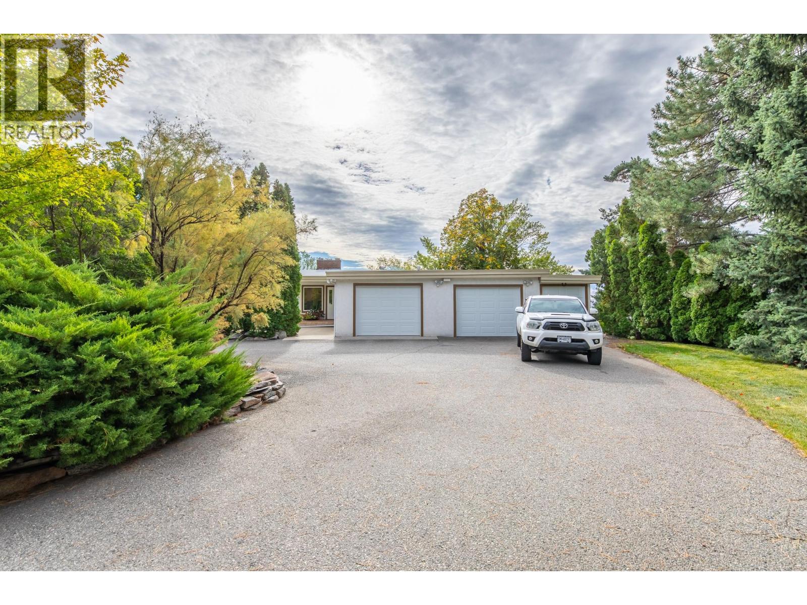 101 Knippelberg Road, Oliver