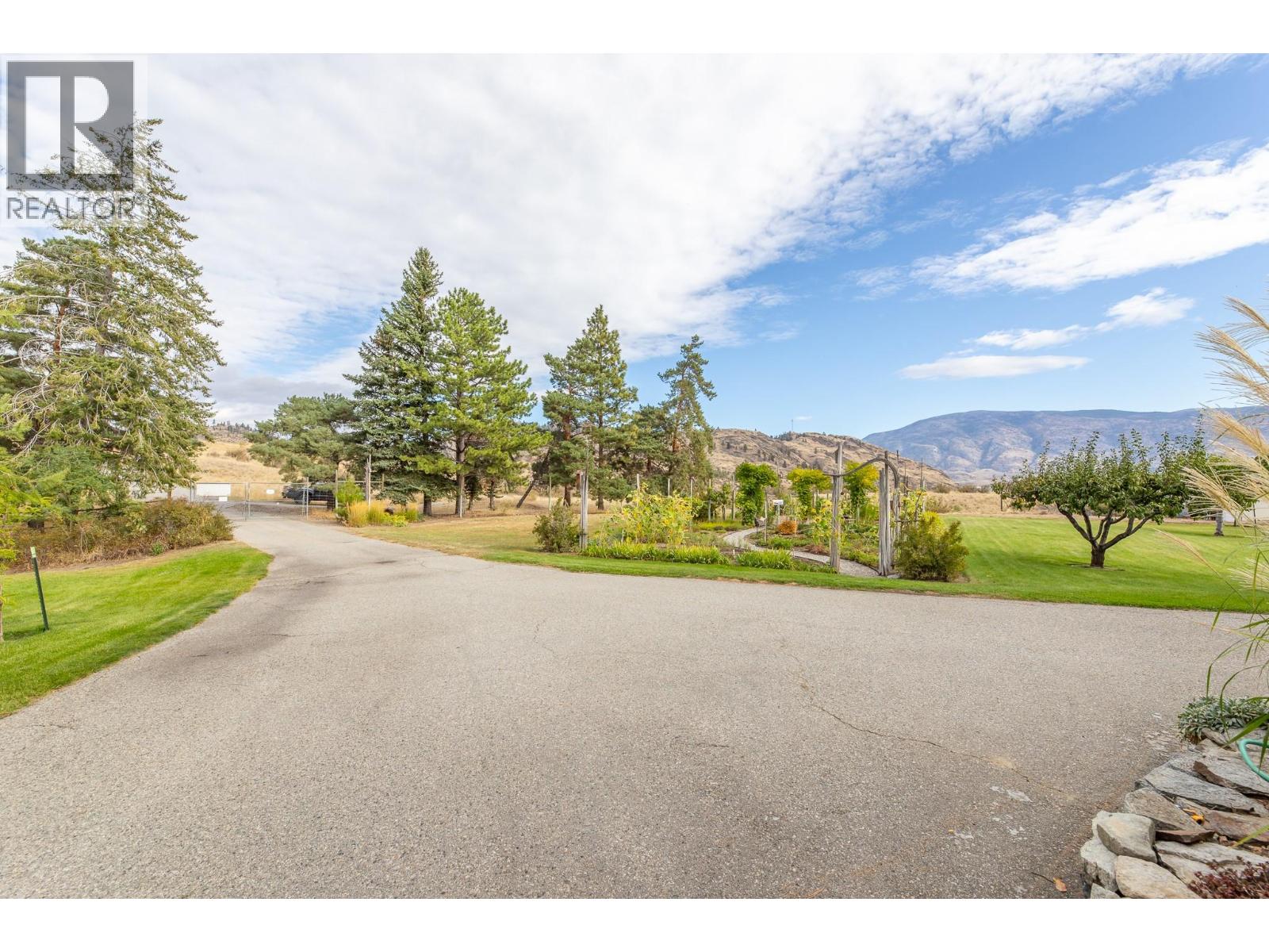 101 Knippelberg Road, Oliver