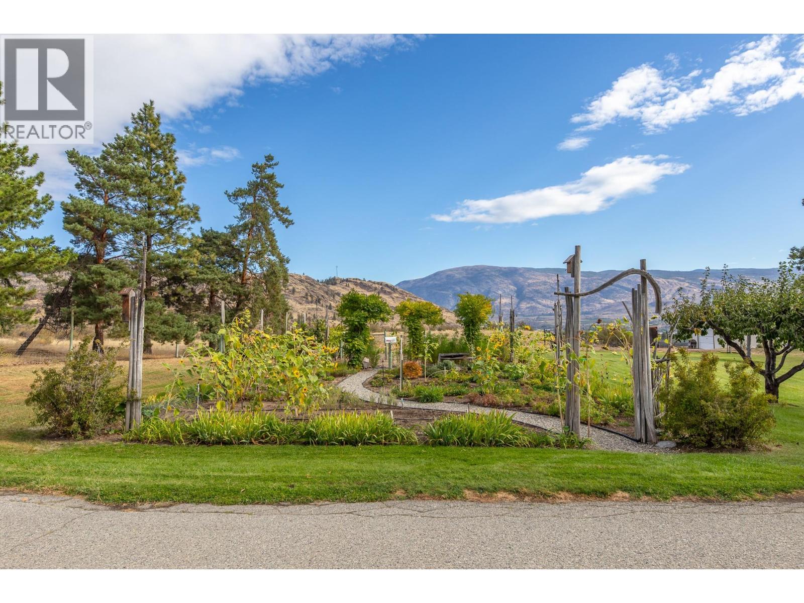 101 Knippelberg Road, Oliver