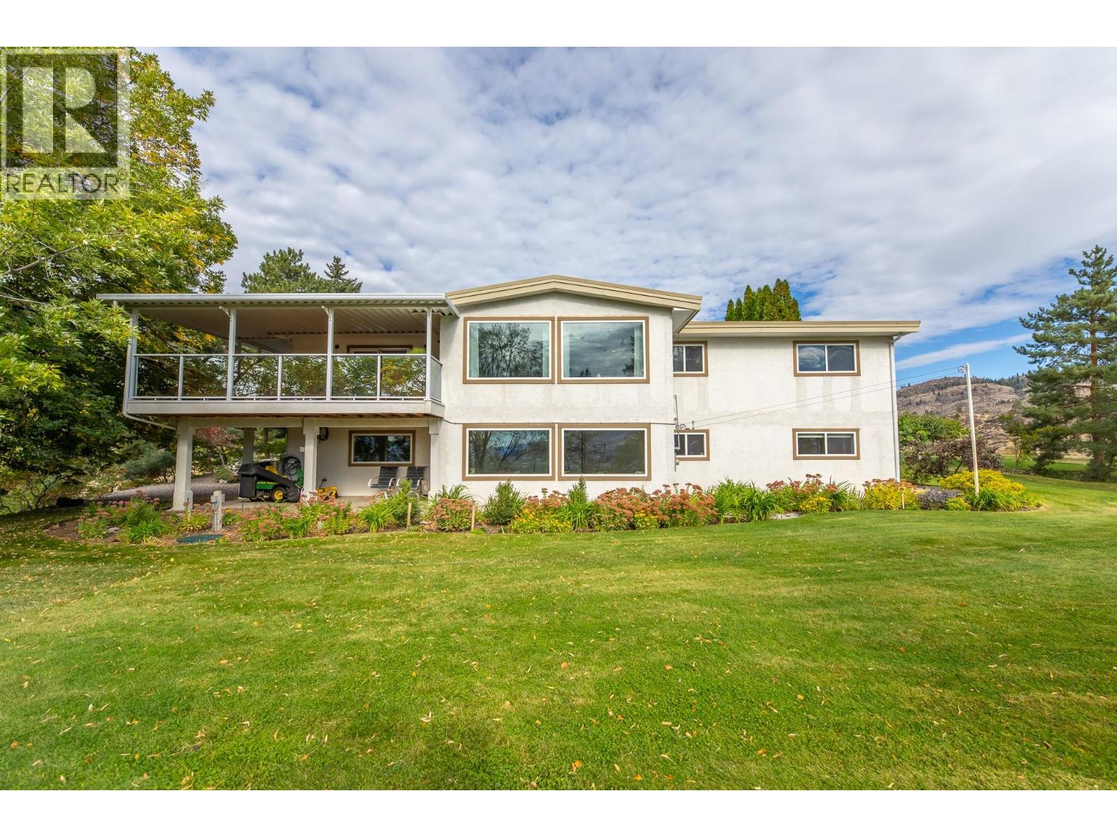 101 Knippelberg Road, Oliver