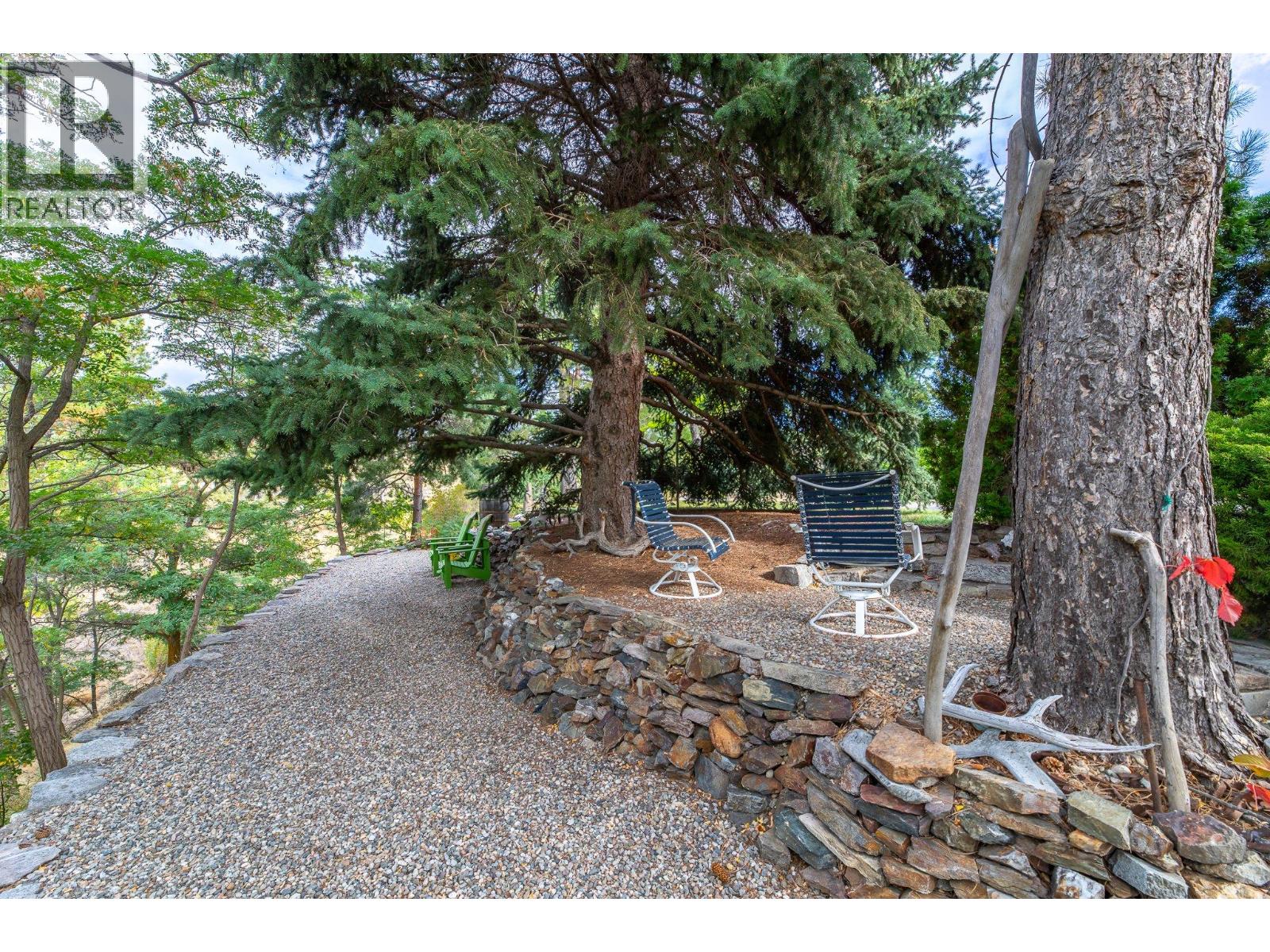 101 Knippelberg Road, Oliver