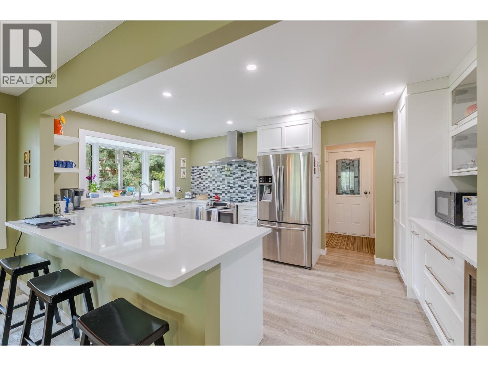 101 Knippelberg Road, Oliver