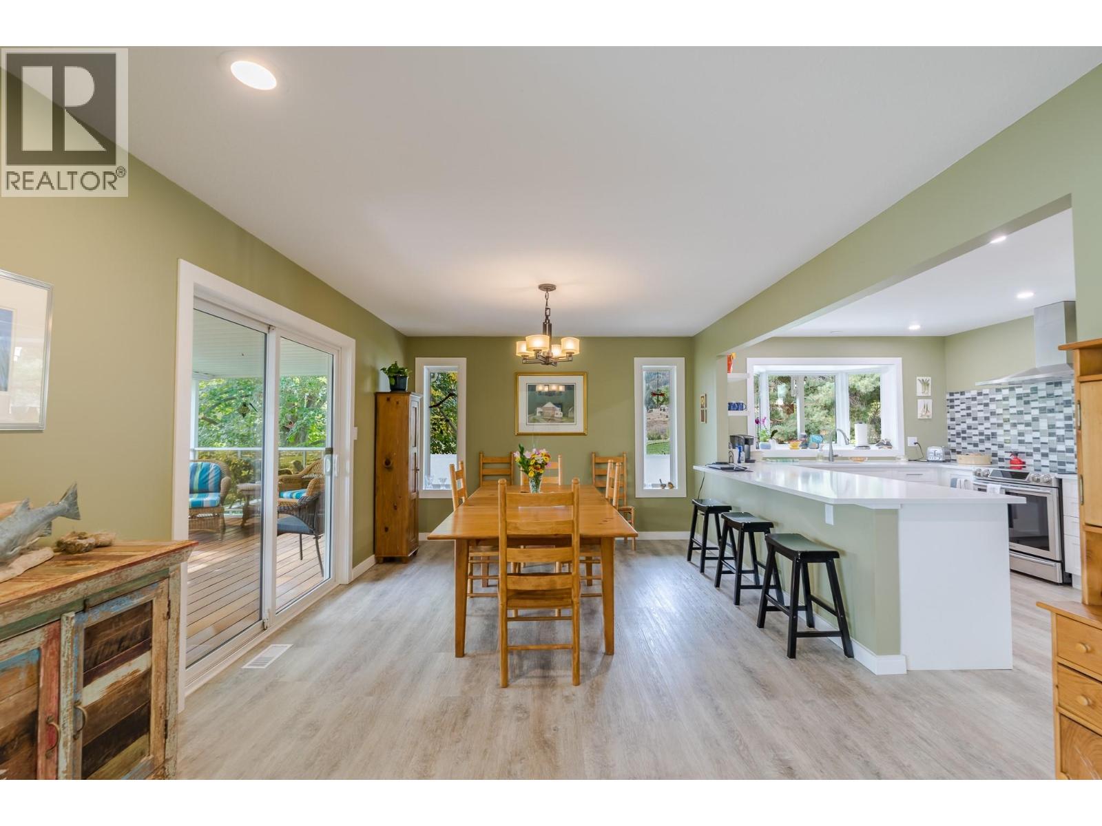 101 Knippelberg Road, Oliver