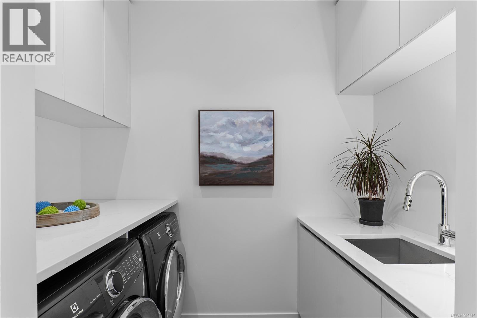  10383 Allbay Road, Sidney